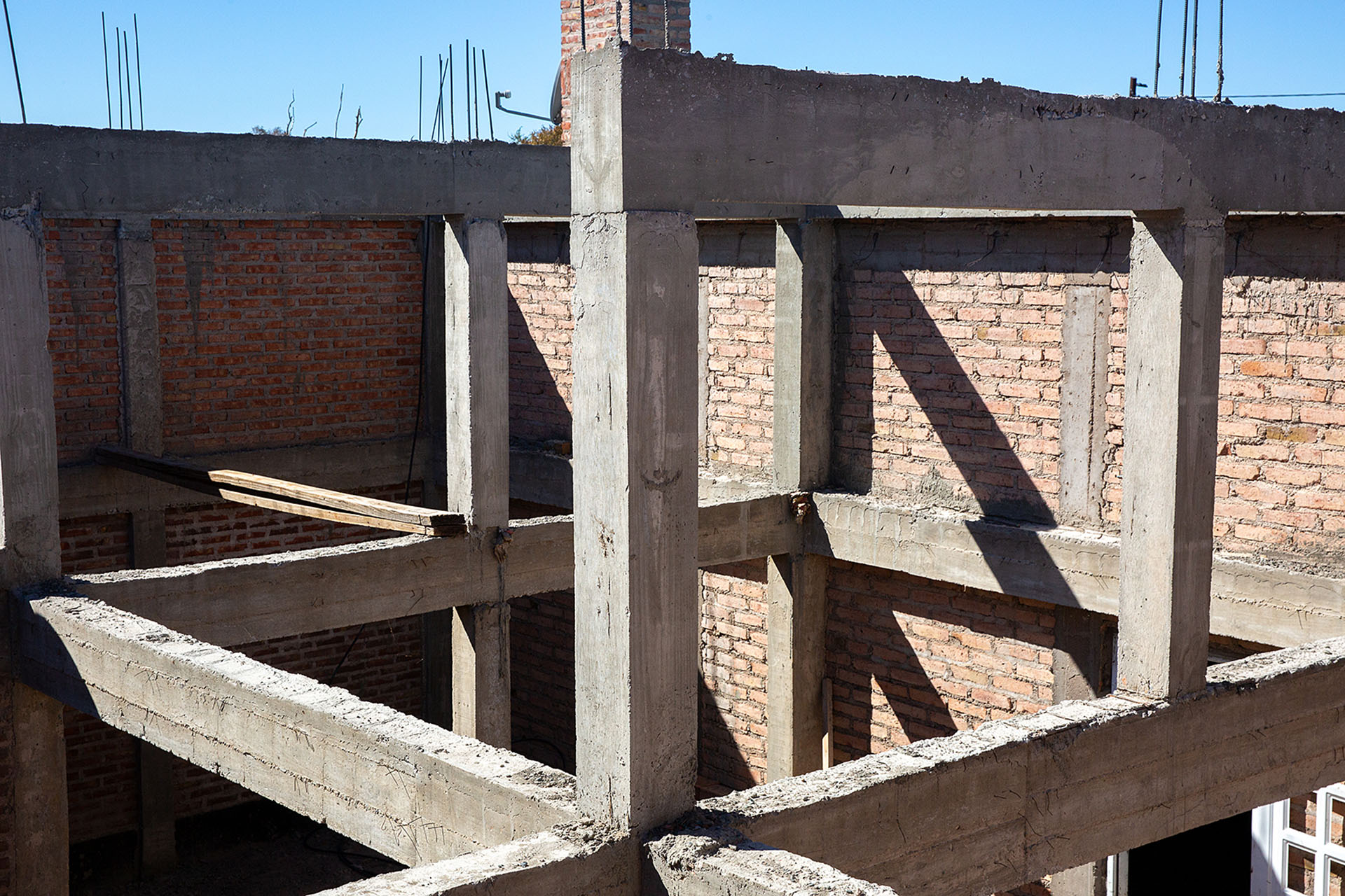 Estructura en obra de vivienda unifamiliar en Neuquén, Commonless Studio